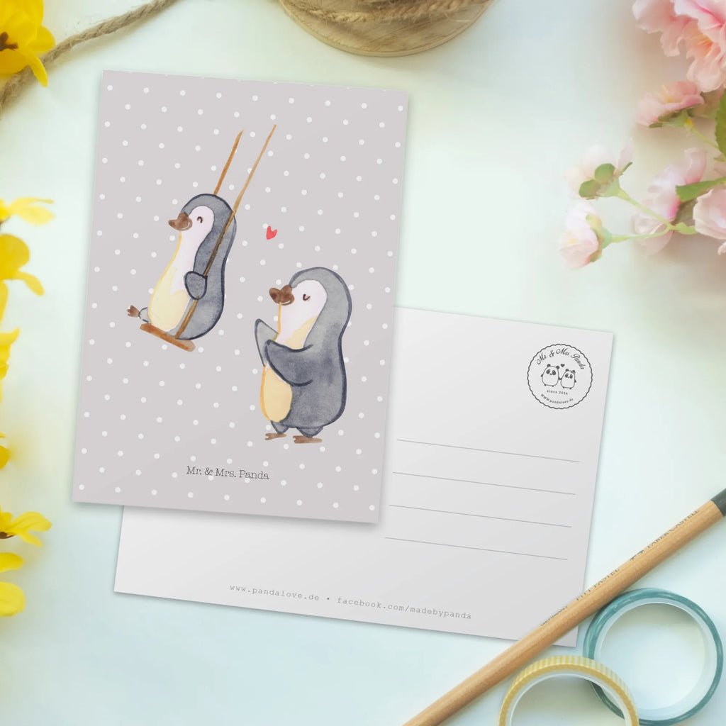 Postkarte Pinguin Oma schaukeln Postkarte, Karte, Geschenkkarte, Grußkarte, Einladung, Ansichtskarte, Geburtstagskarte, Einladungskarte, Dankeskarte, Ansichtskarten, Einladung Geburtstag, Einladungskarten Geburtstag, Familie, Vatertag, Muttertag, Bruder, Schwester, Mama, Papa, Oma, Opa, beste Oma, Lieblingsoma, Geschenk für Oma, Omi, Großmutter