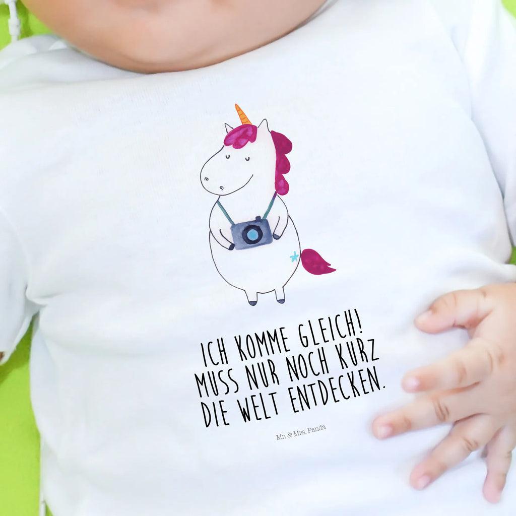 Organic Baby Shirt Einhorn Fotograf Baby T-Shirt, Jungen Baby T-Shirt, Mädchen Baby T-Shirt, Shirt, Einhorn, Einhörner, Einhorn Deko, Pegasus, Unicorn, Fotograf, Fotografie, Kamera, Reisen, Weltreise, Weltenbummler, Urlaub, Tourist, Kurztrip, Reise, Städtereise