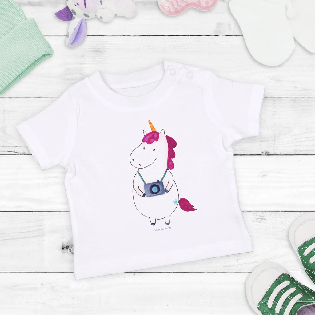 Organic Baby Shirt Einhorn Fotograf Baby T-Shirt, Jungen Baby T-Shirt, Mädchen Baby T-Shirt, Shirt, Einhorn, Einhörner, Einhorn Deko, Pegasus, Unicorn, Fotograf, Fotografie, Kamera, Reisen, Weltreise, Weltenbummler, Urlaub, Tourist, Kurztrip, Reise, Städtereise