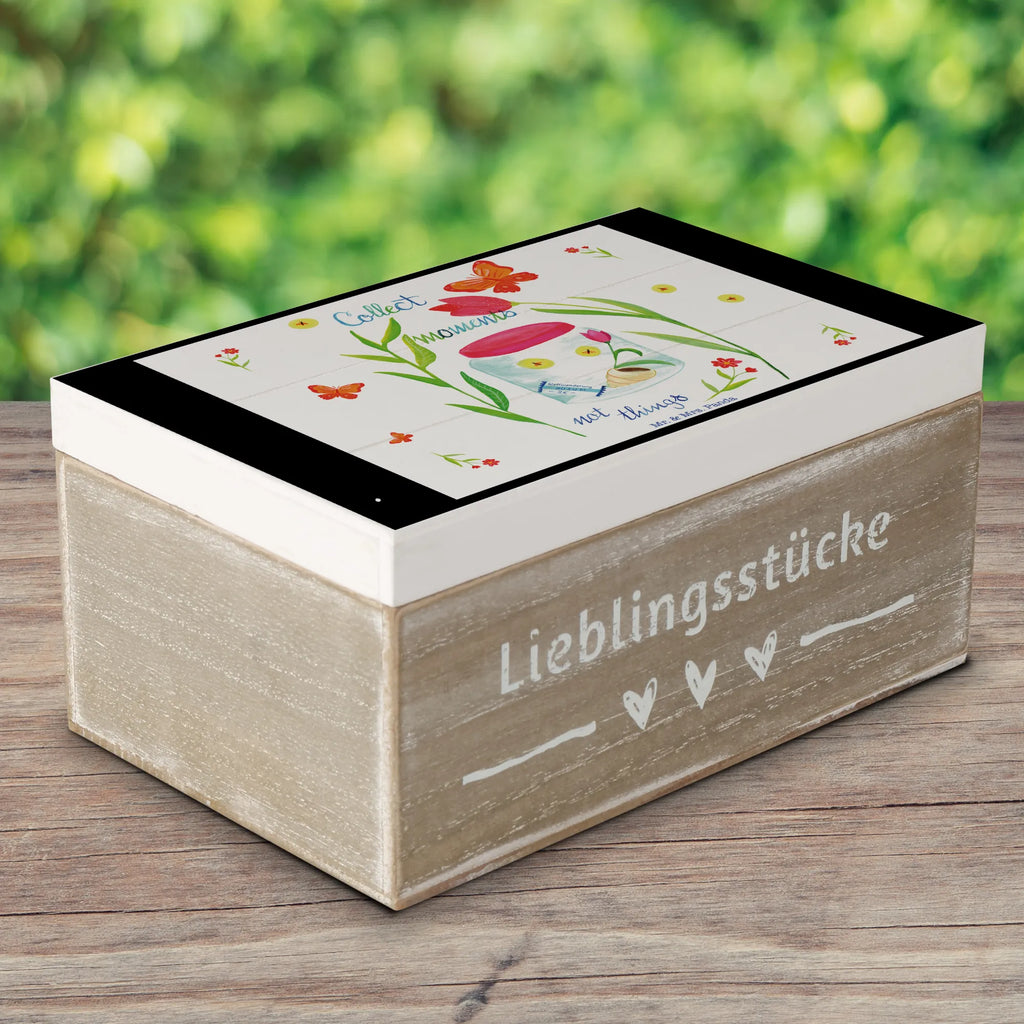 Holzkiste Collect Moments, not things Holzkiste, Kiste, Schatzkiste, Truhe, Schatulle, XXL, Erinnerungsbox, Erinnerungskiste, Dekokiste, Aufbewahrungsbox, Geschenkbox, Geschenkdose, Blumen Deko, Frühlings Deko, Sommer Deko, Dekoration, positive Botschaft, Naturliebhaber, Outdoor, Natur, Abenteuer, Momente, Spruch Erinnerungen, Zitat Leben, Zitat Englisch, Spruch Leben, Lebensweisheit, Deko Bild, Blumen Motiv, Lebensmotto