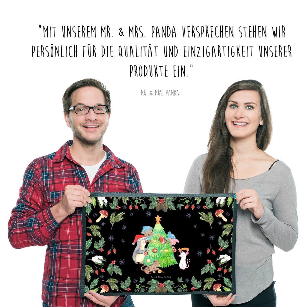 Fußmatte Weihnachtsbaum schmücken Türvorleger, Schmutzmatte, Fußabtreter, Matte, Schmutzfänger, Fußabstreifer, Schmutzfangmatte, Türmatte, Motivfußmatte, Haustürmatte, Vorleger, Fussmatten, Fußmatten, Gummimatte, Fußmatte außen, Fußmatte innen, Fussmatten online, Gummi Matte, Sauberlaufmatte, Fußmatte waschbar, Fußmatte outdoor, Schmutzfangmatte waschbar, Eingangsteppich, Fußabstreifer außen, Fußabtreter außen, Schmutzfangteppich, Fußmatte außen wetterfest, Winter, Weihnachten, Weihnachtsdeko, Nikolaus, Advent, Heiligabend, Wintermotiv