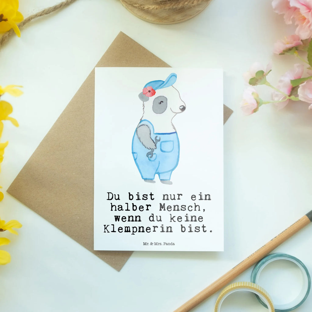 Grußkarte Klempnerin mit Herz Grußkarte, Klappkarte, Einladungskarte, Glückwunschkarte, Hochzeitskarte, Geburtstagskarte, Karte, Ansichtskarten, Beruf, Ausbildung, Jubiläum, Abschied, Rente, Kollege, Kollegin, Geschenk, Schenken, Arbeitskollege, Mitarbeiter, Firma, Danke, Dankeschön, Klempnerin, Handwerkerin, Installateurin, Meisterin, Gesellenprüfung, Fachbetrieb, Bauklempnerin, Sanitärinstallationen