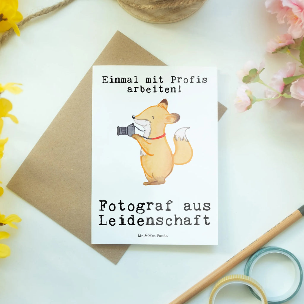 Grußkarte Fotograf aus Leidenschaft Grußkarte, Klappkarte, Einladungskarte, Glückwunschkarte, Hochzeitskarte, Geburtstagskarte, Karte, Ansichtskarten, Beruf, Ausbildung, Jubiläum, Abschied, Rente, Kollege, Kollegin, Geschenk, Schenken, Arbeitskollege, Mitarbeiter, Firma, Danke, Dankeschön, Fotograf, Fotoreporter, Hobbyfotograf, Hochzeitsfotograf, Fotografie, Profi Fotograf