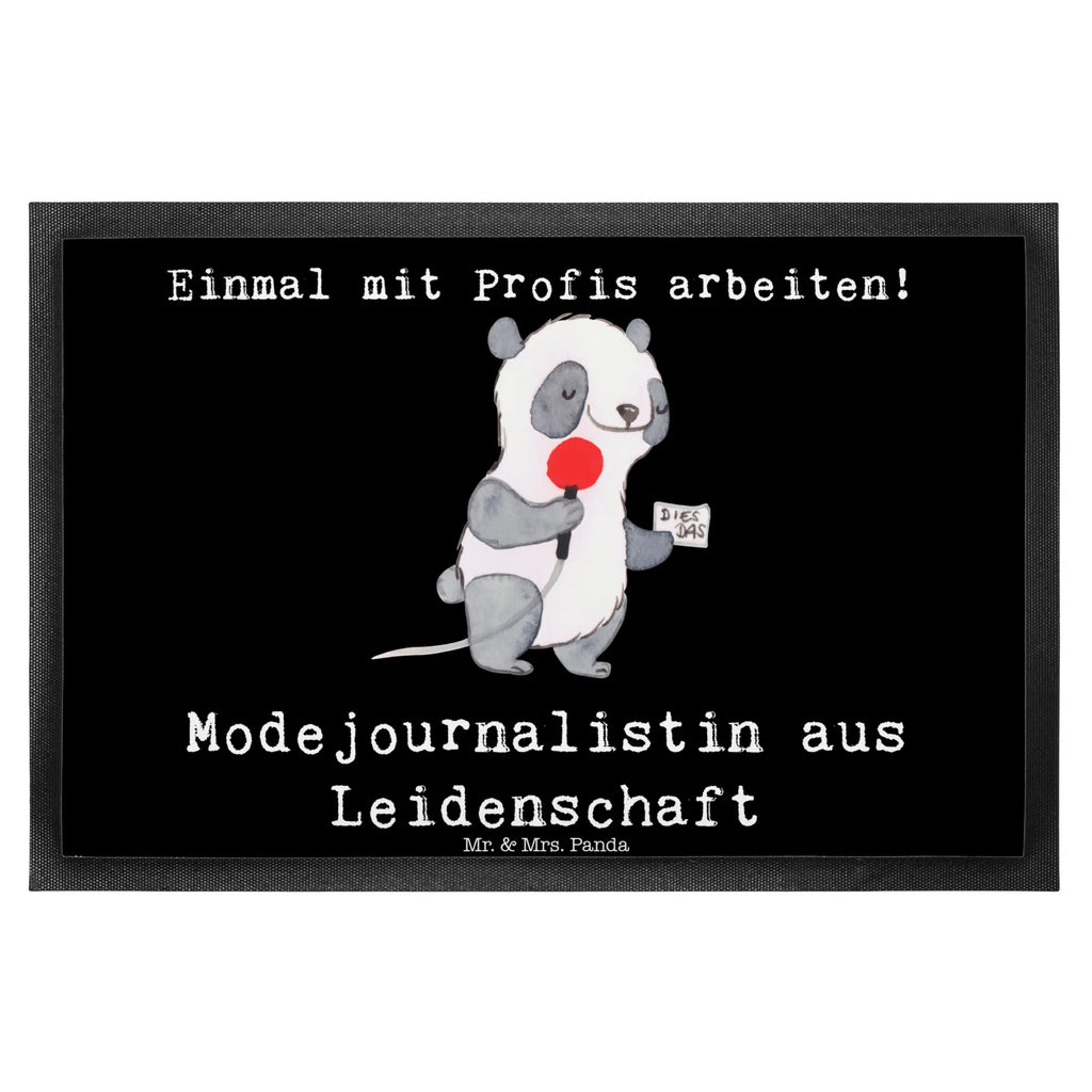 Fußmatte Modejournalistin aus Leidenschaft Türvorleger, Schmutzmatte, Fußabtreter, Matte, Schmutzfänger, Fußabstreifer, Schmutzfangmatte, Türmatte, Motivfußmatte, Haustürmatte, Vorleger, Fussmatten, Fußmatten, Gummimatte, Fußmatte außen, Fußmatte innen, Fussmatten online, Gummi Matte, Sauberlaufmatte, Fußmatte waschbar, Fußmatte outdoor, Schmutzfangmatte waschbar, Eingangsteppich, Fußabstreifer außen, Fußabtreter außen, Schmutzfangteppich, Fußmatte außen wetterfest, Beruf, Ausbildung, Jubiläum, Abschied, Rente, Kollege, Kollegin, Geschenk, Schenken, Arbeitskollege, Mitarbeiter, Firma, Danke, Dankeschön, Modejournalistin, Journalistin, Reporterin, Redakteurin, Pressebüro, Studium