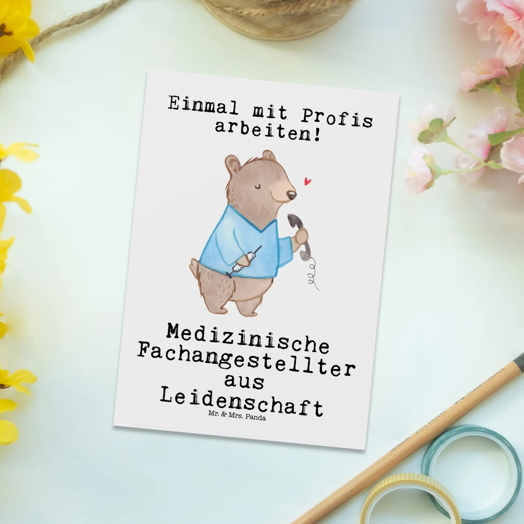 Postkarte Medizinische Fachangestellter aus Leidenschaft Postkarte, Karte, Geschenkkarte, Grußkarte, Einladung, Ansichtskarte, Geburtstagskarte, Einladungskarte, Dankeskarte, Ansichtskarten, Einladung Geburtstag, Einladungskarten Geburtstag, Beruf, Ausbildung, Jubiläum, Abschied, Rente, Kollege, Kollegin, Geschenk, Schenken, Arbeitskollege, Mitarbeiter, Firma, Danke, Dankeschön, Arzthelfer, Medizinischer Fachangestellter, Sprechstundenhilfe