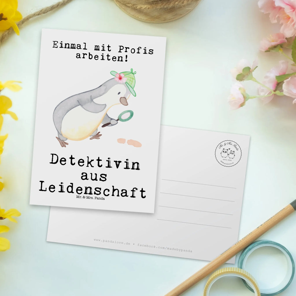 Postkarte Detektivin aus Leidenschaft Postkarte, Karte, Geschenkkarte, Grußkarte, Einladung, Ansichtskarte, Geburtstagskarte, Einladungskarte, Dankeskarte, Ansichtskarten, Einladung Geburtstag, Einladungskarten Geburtstag, Beruf, Ausbildung, Jubiläum, Abschied, Rente, Kollege, Kollegin, Geschenk, Schenken, Arbeitskollege, Mitarbeiter, Firma, Danke, Dankeschön, Detektivin, Ermittlerin, Agentin, Privatdetektei, Berufsdetektivin, Wirtschaftsdetektei, Detektivausbildung, Spurensuche