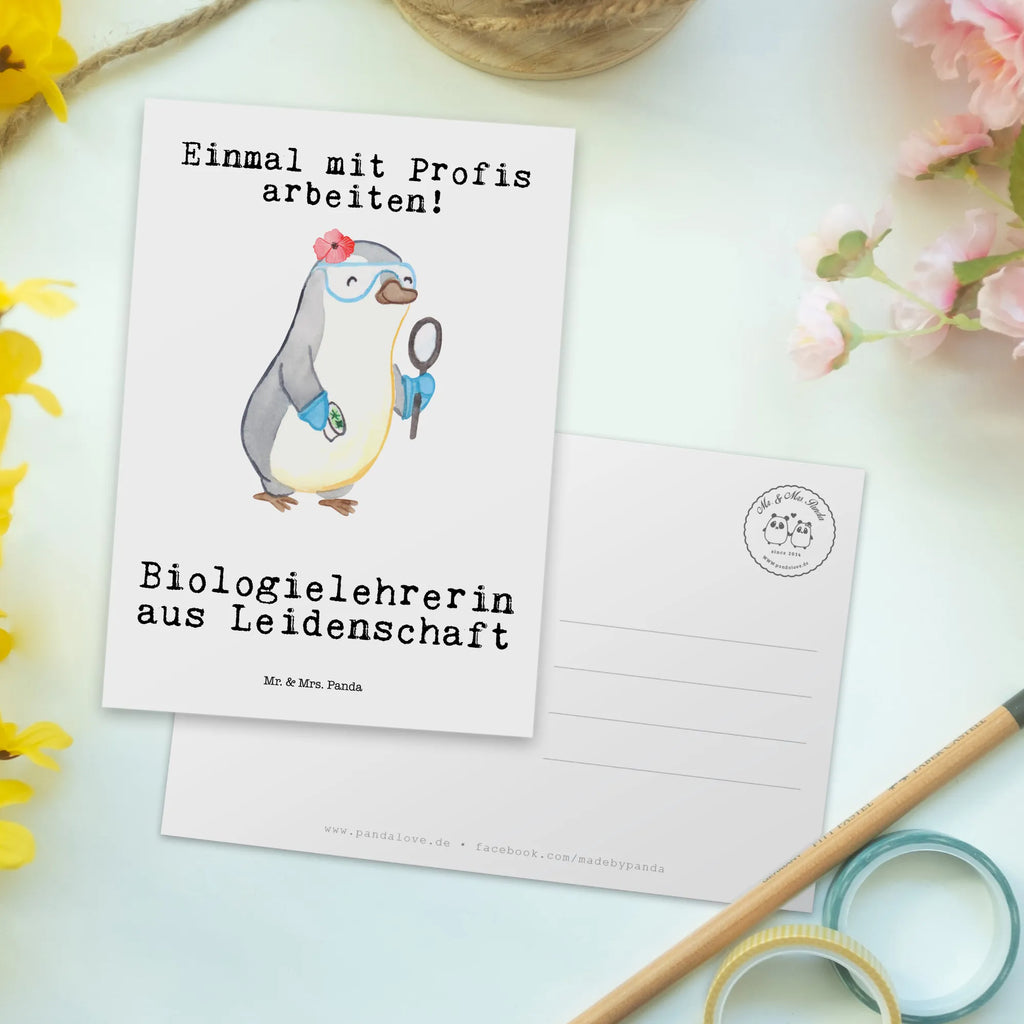 Postkarte Biologielehrerin aus Leidenschaft Postkarte, Karte, Geschenkkarte, Grußkarte, Einladung, Ansichtskarte, Geburtstagskarte, Einladungskarte, Dankeskarte, Ansichtskarten, Einladung Geburtstag, Einladungskarten Geburtstag, Beruf, Ausbildung, Jubiläum, Abschied, Rente, Kollege, Kollegin, Geschenk, Schenken, Arbeitskollege, Mitarbeiter, Firma, Danke, Dankeschön, Biologielehrerin, Biolehrerin, Biounterricht, Biologie, Schule, Grundschule