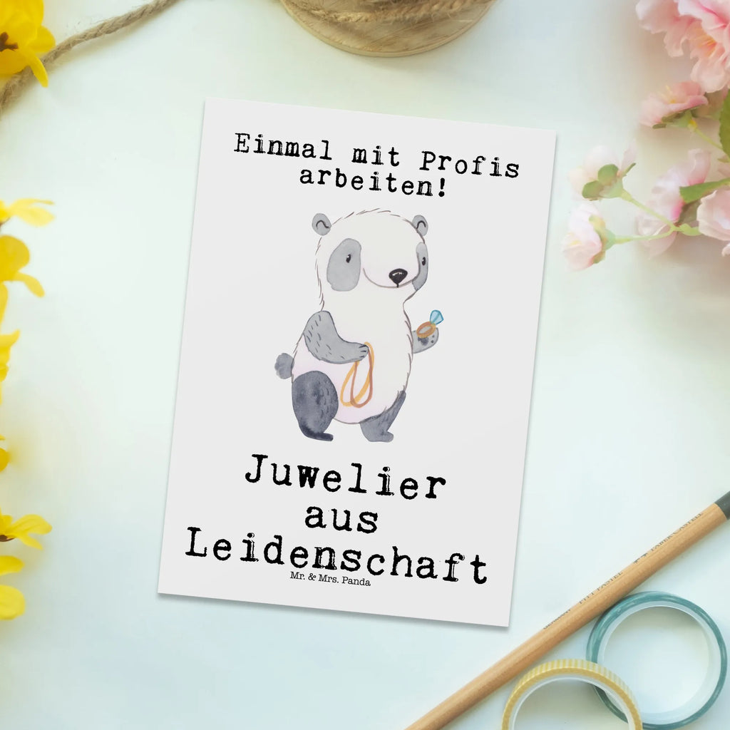 Postkarte Juwelier aus Leidenschaft Postkarte, Karte, Geschenkkarte, Grußkarte, Einladung, Ansichtskarte, Geburtstagskarte, Einladungskarte, Dankeskarte, Ansichtskarten, Einladung Geburtstag, Einladungskarten Geburtstag, Beruf, Ausbildung, Jubiläum, Abschied, Rente, Kollege, Kollegin, Geschenk, Schenken, Arbeitskollege, Mitarbeiter, Firma, Danke, Dankeschön, Juwelier, Goldschmied, Schmuckwarenhändler, Schmuckgeschäft, Eröffnung