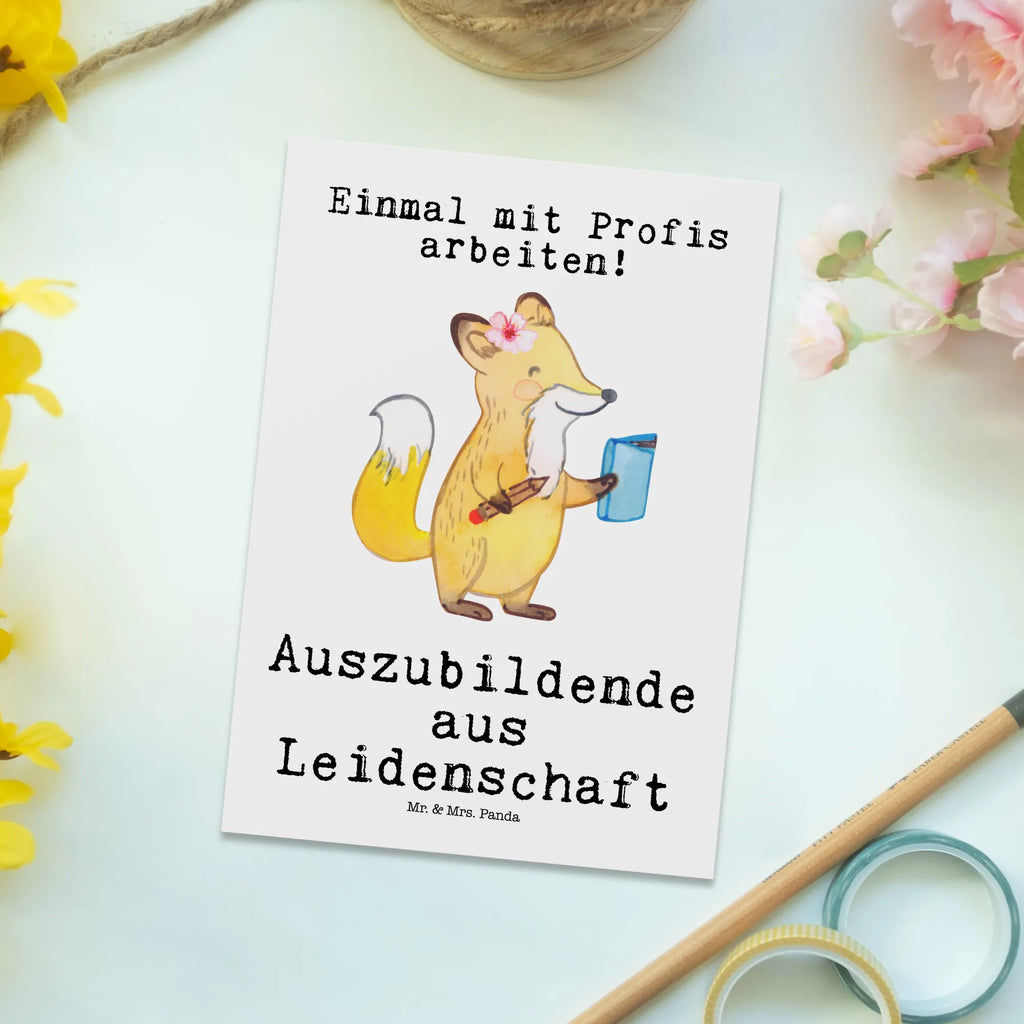 Postkarte Auszubildende aus Leidenschaft Postkarte, Karte, Geschenkkarte, Grußkarte, Einladung, Ansichtskarte, Geburtstagskarte, Einladungskarte, Dankeskarte, Ansichtskarten, Einladung Geburtstag, Einladungskarten Geburtstag, Beruf, Ausbildung, Jubiläum, Abschied, Rente, Kollege, Kollegin, Geschenk, Schenken, Arbeitskollege, Mitarbeiter, Firma, Danke, Dankeschön, Auszubildende, Azubine, Ausbildungsbeginn, Abschlussprüfung, Beginn der Ausbildung, Glücksbringer zur Ausbildung