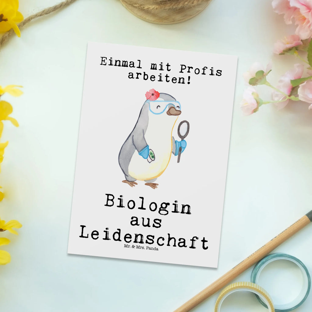 Postkarte Biologin aus Leidenschaft Postkarte, Karte, Geschenkkarte, Grußkarte, Einladung, Ansichtskarte, Geburtstagskarte, Einladungskarte, Dankeskarte, Ansichtskarten, Einladung Geburtstag, Einladungskarten Geburtstag, Beruf, Ausbildung, Jubiläum, Abschied, Rente, Kollege, Kollegin, Geschenk, Schenken, Arbeitskollege, Mitarbeiter, Firma, Danke, Dankeschön, Biologin, Biologie, Naturwissenschaftlerin, Labor, Studium, Bachelor, Master