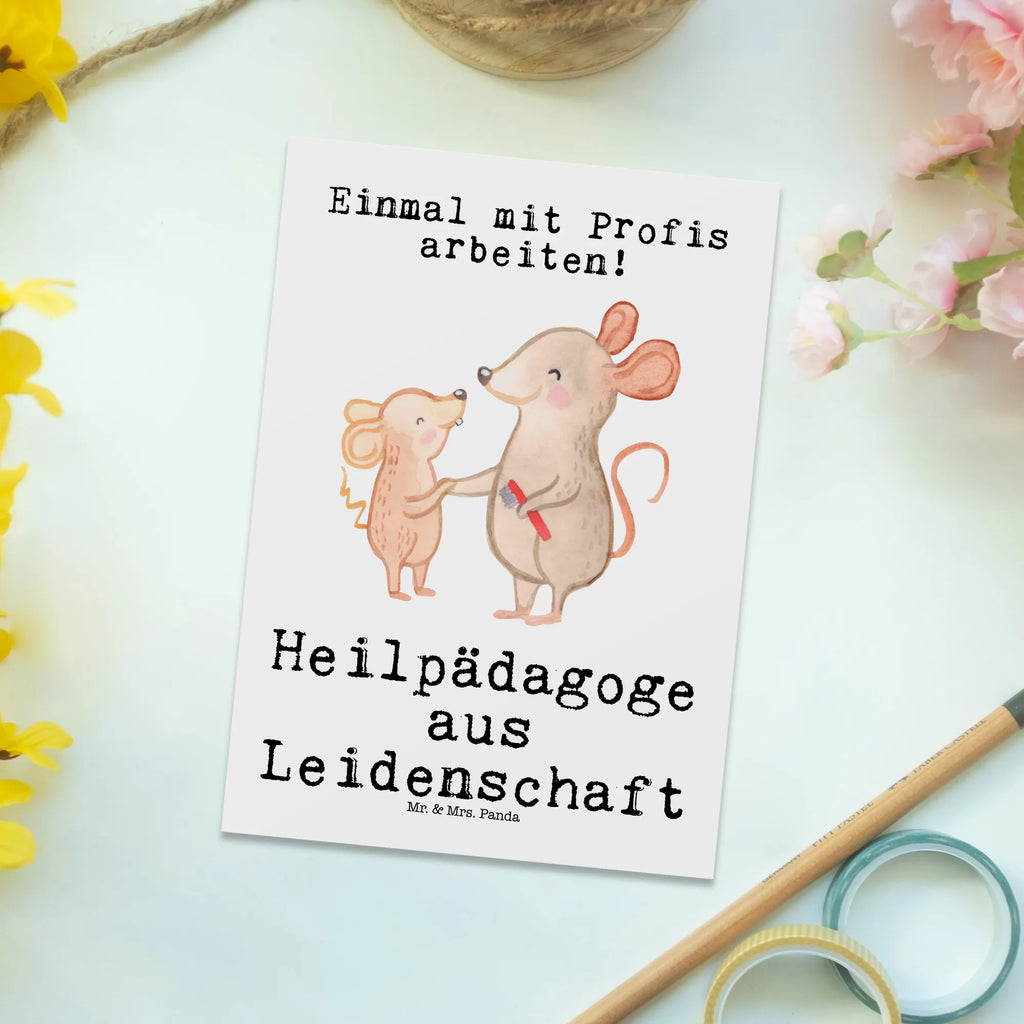 Postkarte Heilpädagoge aus Leidenschaft Postkarte, Karte, Geschenkkarte, Grußkarte, Einladung, Ansichtskarte, Geburtstagskarte, Einladungskarte, Dankeskarte, Ansichtskarten, Einladung Geburtstag, Einladungskarten Geburtstag, Beruf, Ausbildung, Jubiläum, Abschied, Rente, Kollege, Kollegin, Geschenk, Schenken, Arbeitskollege, Mitarbeiter, Firma, Danke, Dankeschön, Heilpädagoge, Heilpädagogik, Studium