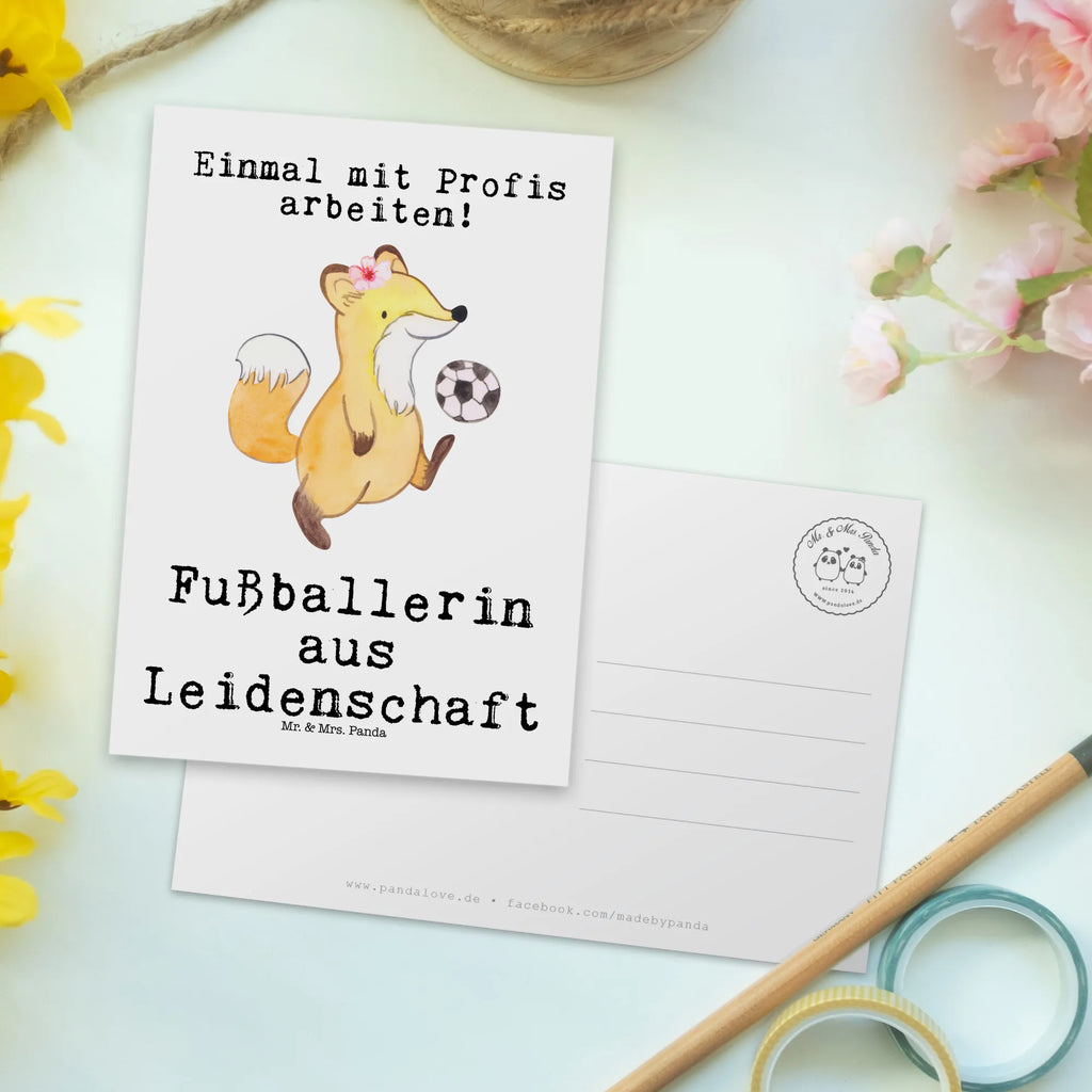 Postkarte Fußballerin aus Leidenschaft Postkarte, Karte, Geschenkkarte, Grußkarte, Einladung, Ansichtskarte, Geburtstagskarte, Einladungskarte, Dankeskarte, Ansichtskarten, Einladung Geburtstag, Einladungskarten Geburtstag, Beruf, Ausbildung, Jubiläum, Abschied, Rente, Kollege, Kollegin, Geschenk, Schenken, Arbeitskollege, Mitarbeiter, Firma, Danke, Dankeschön, Fußballerin, Fußballspielerin, Profi Fußballerin, Fußballspiel, Glücksbringer