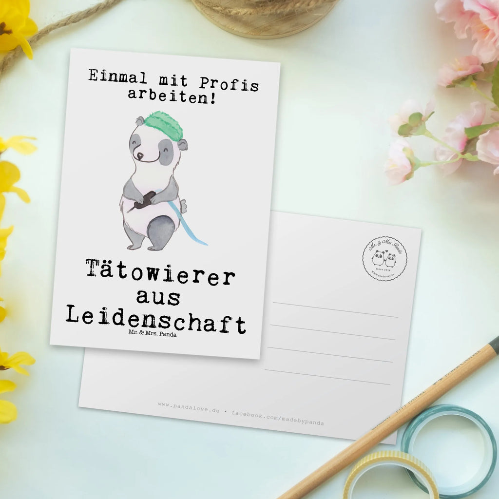 Postkarte Tätowierer aus Leidenschaft Postkarte, Karte, Geschenkkarte, Grußkarte, Einladung, Ansichtskarte, Geburtstagskarte, Einladungskarte, Dankeskarte, Ansichtskarten, Einladung Geburtstag, Einladungskarten Geburtstag, Beruf, Ausbildung, Jubiläum, Abschied, Rente, Kollege, Kollegin, Geschenk, Schenken, Arbeitskollege, Mitarbeiter, Firma, Danke, Dankeschön