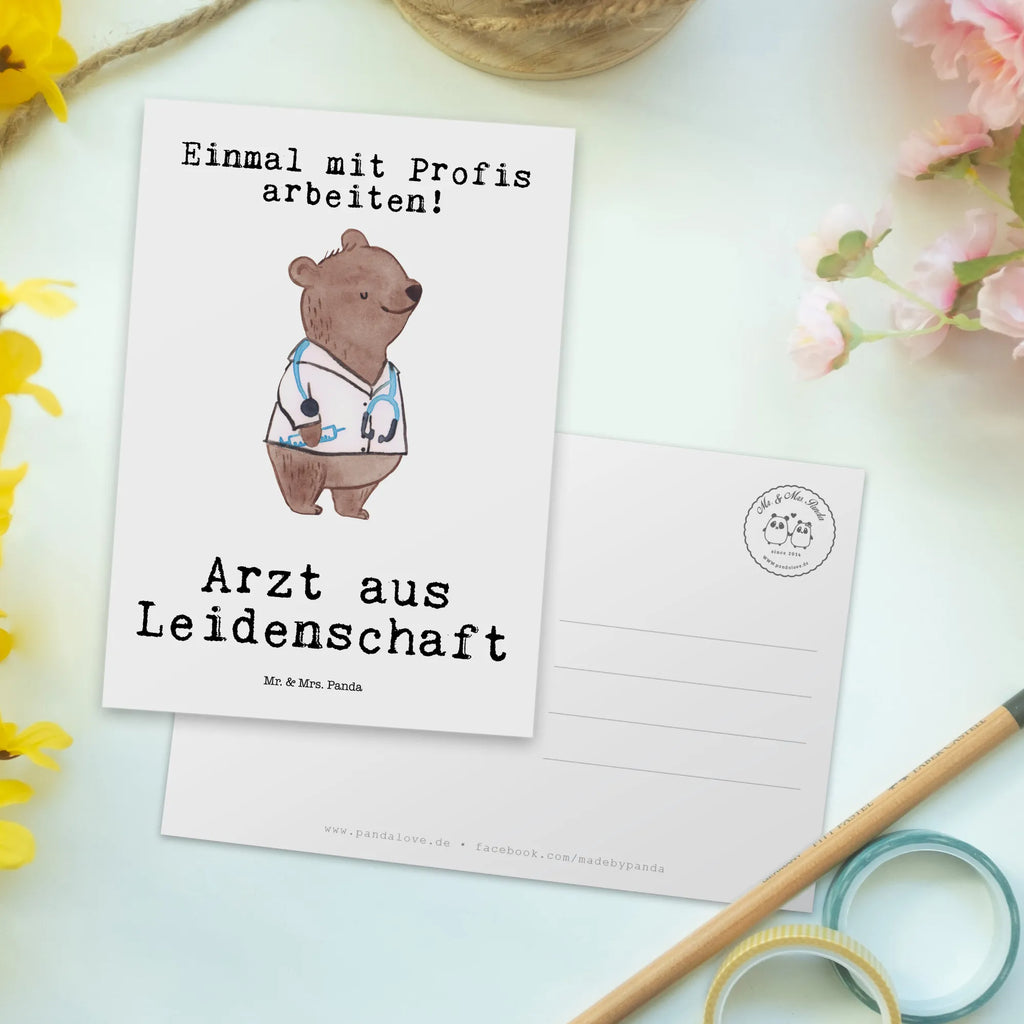 Postkarte Arzt aus Leidenschaft Postkarte, Karte, Geschenkkarte, Grußkarte, Einladung, Ansichtskarte, Geburtstagskarte, Einladungskarte, Dankeskarte, Ansichtskarten, Einladung Geburtstag, Einladungskarten Geburtstag, Beruf, Ausbildung, Jubiläum, Abschied, Rente, Kollege, Kollegin, Geschenk, Schenken, Arbeitskollege, Mitarbeiter, Firma, Danke, Dankeschön, Arzt, Hausarzt, Mediziner, Doktor, Medizinstudium, Doktortitel, Arztpraxis