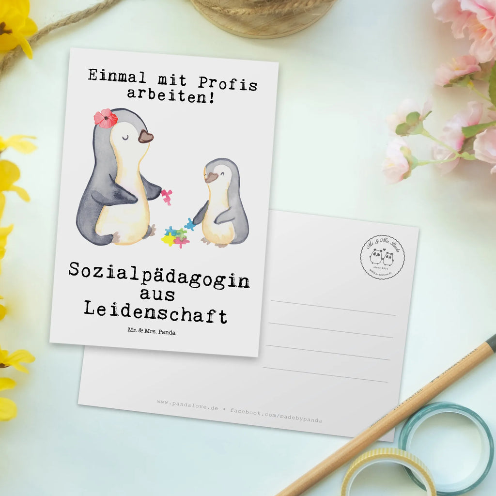 Postkarte Sozialpädagogin aus Leidenschaft Postkarte, Karte, Geschenkkarte, Grußkarte, Einladung, Ansichtskarte, Geburtstagskarte, Einladungskarte, Dankeskarte, Ansichtskarten, Einladung Geburtstag, Einladungskarten Geburtstag, Beruf, Ausbildung, Jubiläum, Abschied, Rente, Kollege, Kollegin, Geschenk, Schenken, Arbeitskollege, Mitarbeiter, Firma, Danke, Dankeschön