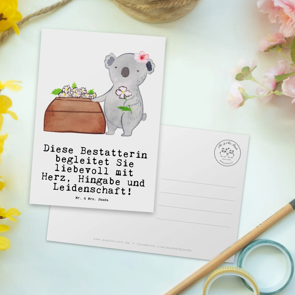 Postkarte Bestatterin mit Herz Postkarte, Karte, Geschenkkarte, Grußkarte, Einladung, Ansichtskarte, Geburtstagskarte, Einladungskarte, Dankeskarte, Ansichtskarten, Einladung Geburtstag, Einladungskarten Geburtstag, Beruf, Ausbildung, Jubiläum, Abschied, Rente, Kollege, Kollegin, Geschenk, Schenken, Arbeitskollege, Mitarbeiter, Firma, Danke, Dankeschön