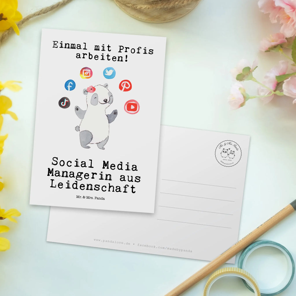 Postkarte Social Media Managerin aus Leidenschaft Postkarte, Karte, Geschenkkarte, Grußkarte, Einladung, Ansichtskarte, Geburtstagskarte, Einladungskarte, Dankeskarte, Ansichtskarten, Einladung Geburtstag, Einladungskarten Geburtstag, Beruf, Ausbildung, Jubiläum, Abschied, Rente, Kollege, Kollegin, Geschenk, Schenken, Arbeitskollege, Mitarbeiter, Firma, Danke, Dankeschön