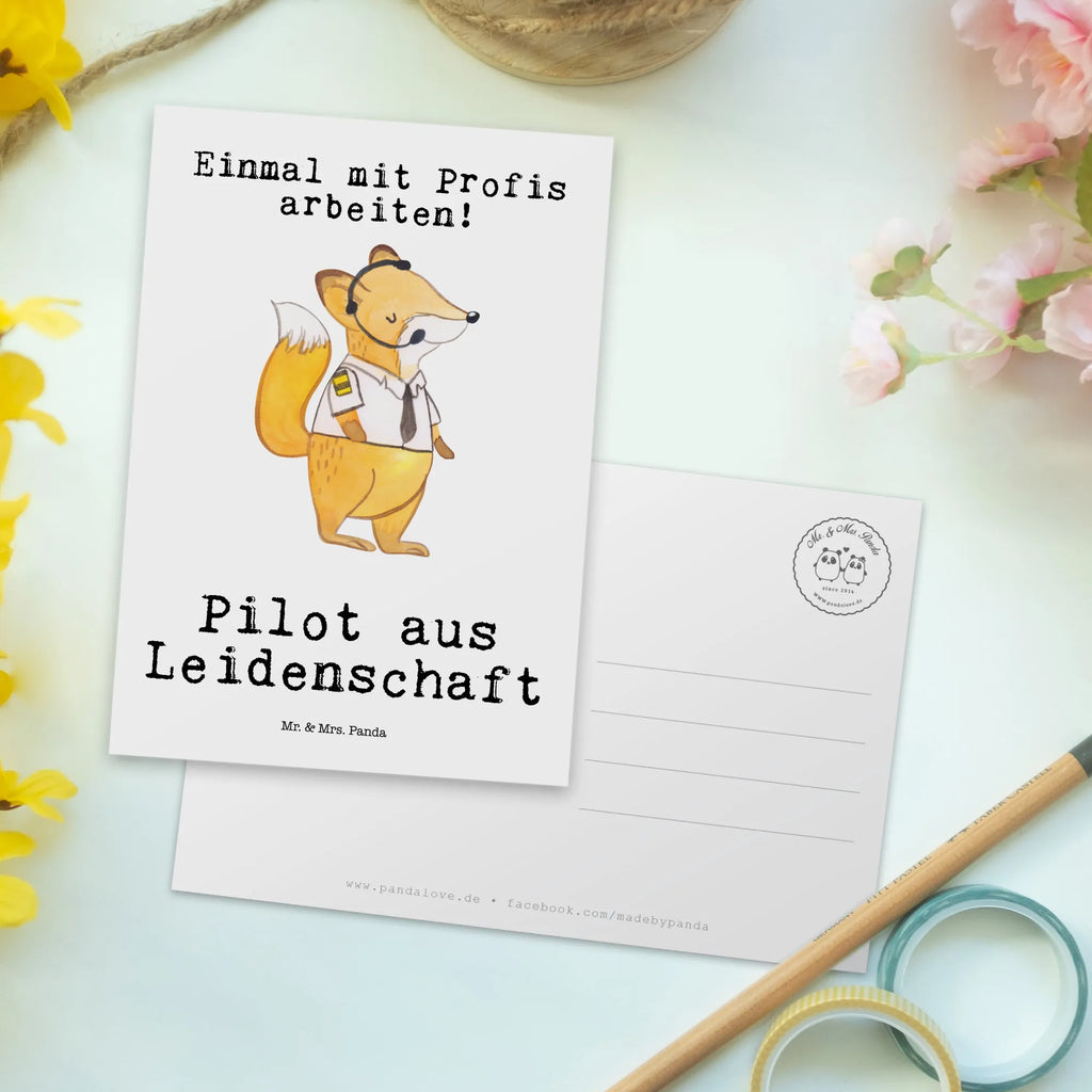 Postkarte Pilot aus Leidenschaft Postkarte, Karte, Geschenkkarte, Grußkarte, Einladung, Ansichtskarte, Geburtstagskarte, Einladungskarte, Dankeskarte, Ansichtskarten, Einladung Geburtstag, Einladungskarten Geburtstag, Beruf, Ausbildung, Jubiläum, Abschied, Rente, Kollege, Kollegin, Geschenk, Schenken, Arbeitskollege, Mitarbeiter, Firma, Danke, Dankeschön, Pilot, Flugkapitän, Cockpit, Flugzeug