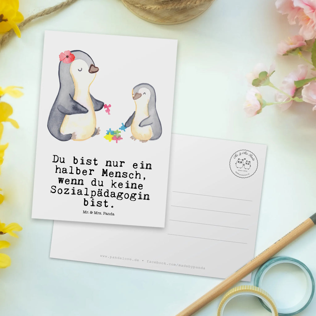 Postkarte Sozialpädagogin mit Herz Postkarte, Karte, Geschenkkarte, Grußkarte, Einladung, Ansichtskarte, Geburtstagskarte, Einladungskarte, Dankeskarte, Ansichtskarten, Einladung Geburtstag, Einladungskarten Geburtstag, Beruf, Ausbildung, Jubiläum, Abschied, Rente, Kollege, Kollegin, Geschenk, Schenken, Arbeitskollege, Mitarbeiter, Firma, Danke, Dankeschön