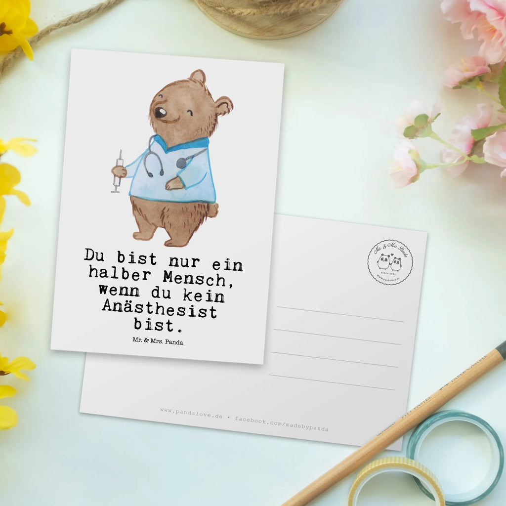 Postkarte Anästhesist mit Herz Postkarte, Karte, Geschenkkarte, Grußkarte, Einladung, Ansichtskarte, Geburtstagskarte, Einladungskarte, Dankeskarte, Ansichtskarten, Einladung Geburtstag, Einladungskarten Geburtstag, Beruf, Ausbildung, Jubiläum, Abschied, Rente, Kollege, Kollegin, Geschenk, Schenken, Arbeitskollege, Mitarbeiter, Firma, Danke, Dankeschön, Anästhesist, Narkosearzt, Anästhesie, Krankenhaus, Studium