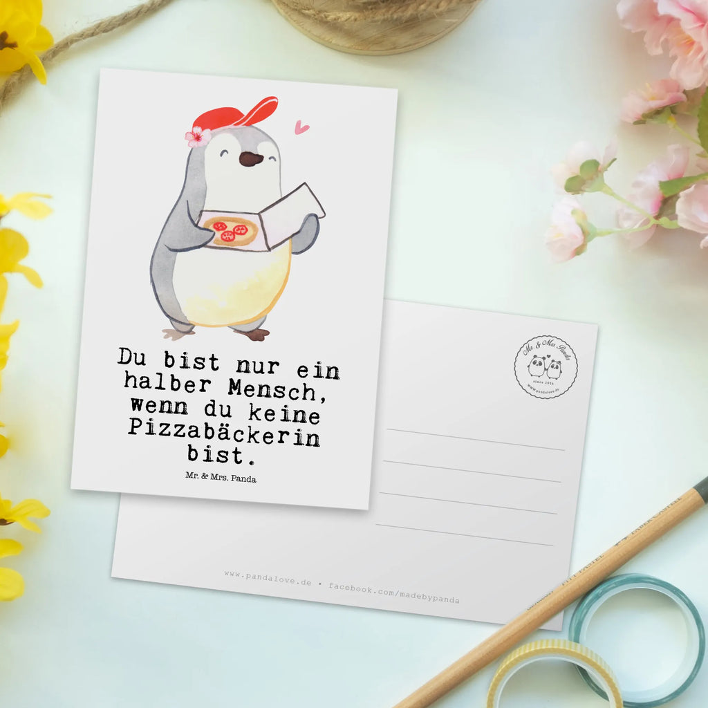 Postkarte Pizzabäckerin mit Herz Postkarte, Karte, Geschenkkarte, Grußkarte, Einladung, Ansichtskarte, Geburtstagskarte, Einladungskarte, Dankeskarte, Ansichtskarten, Einladung Geburtstag, Einladungskarten Geburtstag, Beruf, Ausbildung, Jubiläum, Abschied, Rente, Kollege, Kollegin, Geschenk, Schenken, Arbeitskollege, Mitarbeiter, Firma, Danke, Dankeschön, Lieferdienstmitarbeiterin, Pizzabäckerin, Pizzabotin, Pizzabringdienst, Lieferbringdienst