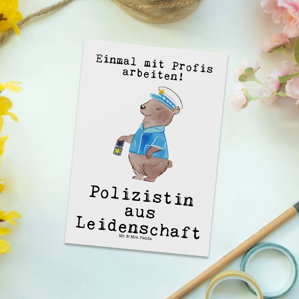 Postkarte Polizistin aus Leidenschaft Postkarte, Karte, Geschenkkarte, Grußkarte, Einladung, Ansichtskarte, Geburtstagskarte, Einladungskarte, Dankeskarte, Ansichtskarten, Einladung Geburtstag, Einladungskarten Geburtstag, Beruf, Ausbildung, Jubiläum, Abschied, Rente, Kollege, Kollegin, Geschenk, Schenken, Arbeitskollege, Mitarbeiter, Firma, Danke, Dankeschön, Polizistin, Polizeibeamtin, Wachfrau, Cop, Polizei, Studium