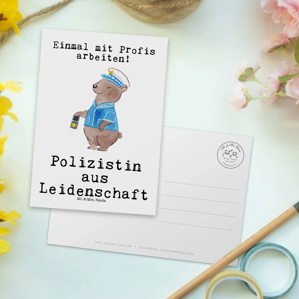 Postkarte Polizistin aus Leidenschaft Postkarte, Karte, Geschenkkarte, Grußkarte, Einladung, Ansichtskarte, Geburtstagskarte, Einladungskarte, Dankeskarte, Ansichtskarten, Einladung Geburtstag, Einladungskarten Geburtstag, Beruf, Ausbildung, Jubiläum, Abschied, Rente, Kollege, Kollegin, Geschenk, Schenken, Arbeitskollege, Mitarbeiter, Firma, Danke, Dankeschön, Polizistin, Polizeibeamtin, Wachfrau, Cop, Polizei, Studium