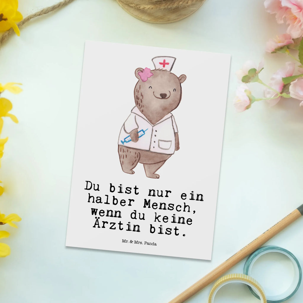 Postkarte Ärztin mit Herz Postkarte, Karte, Geschenkkarte, Grußkarte, Einladung, Ansichtskarte, Geburtstagskarte, Einladungskarte, Dankeskarte, Ansichtskarten, Einladung Geburtstag, Einladungskarten Geburtstag, Beruf, Ausbildung, Jubiläum, Abschied, Rente, Kollege, Kollegin, Geschenk, Schenken, Arbeitskollege, Mitarbeiter, Firma, Danke, Dankeschön, Ärztin, Hausärztin, Medizinerin, Doktorin, Medizinstudium, Doktortitel, Arztpraxis