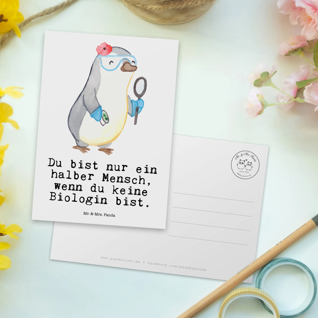 Postkarte Biologin mit Herz Postkarte, Karte, Geschenkkarte, Grußkarte, Einladung, Ansichtskarte, Geburtstagskarte, Einladungskarte, Dankeskarte, Ansichtskarten, Einladung Geburtstag, Einladungskarten Geburtstag, Beruf, Ausbildung, Jubiläum, Abschied, Rente, Kollege, Kollegin, Geschenk, Schenken, Arbeitskollege, Mitarbeiter, Firma, Danke, Dankeschön, Biologin, Biologie, Naturwissenschaftlerin, Labor, Studium, Bachelor, Master