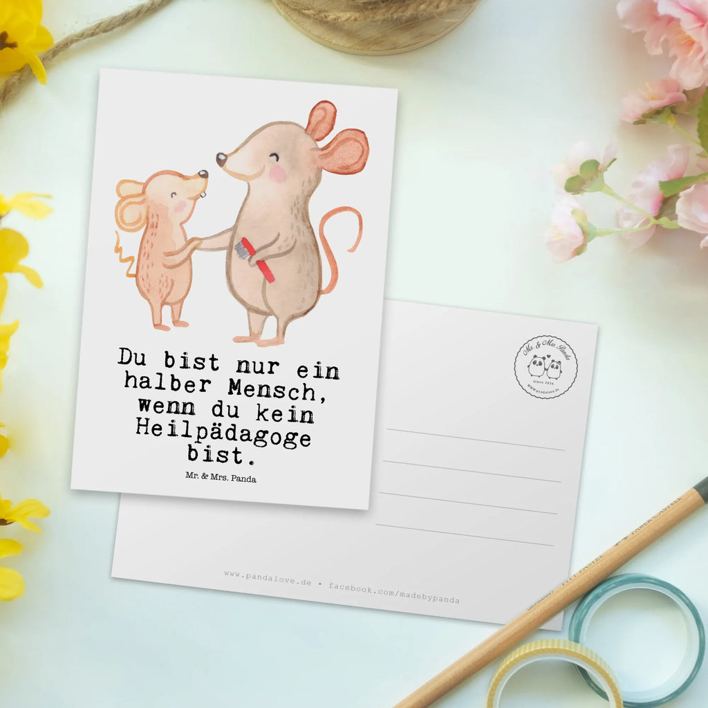 Postkarte Heilpädagoge mit Herz Postkarte, Karte, Geschenkkarte, Grußkarte, Einladung, Ansichtskarte, Geburtstagskarte, Einladungskarte, Dankeskarte, Ansichtskarten, Einladung Geburtstag, Einladungskarten Geburtstag, Beruf, Ausbildung, Jubiläum, Abschied, Rente, Kollege, Kollegin, Geschenk, Schenken, Arbeitskollege, Mitarbeiter, Firma, Danke, Dankeschön, Heilpädagoge, Heilpädagogik, Studium