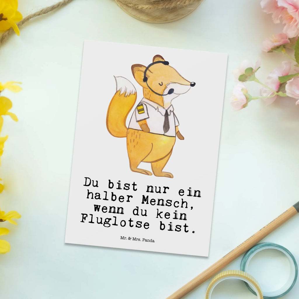 Postkarte Fluglotse mit Herz Postkarte, Karte, Geschenkkarte, Grußkarte, Einladung, Ansichtskarte, Geburtstagskarte, Einladungskarte, Dankeskarte, Ansichtskarten, Einladung Geburtstag, Einladungskarten Geburtstag, Beruf, Ausbildung, Jubiläum, Abschied, Rente, Kollege, Kollegin, Geschenk, Schenken, Arbeitskollege, Mitarbeiter, Firma, Danke, Dankeschön, Fluglotse, Flugverkehrsleiter, Luftfahrtpersonal, Flugsicherung