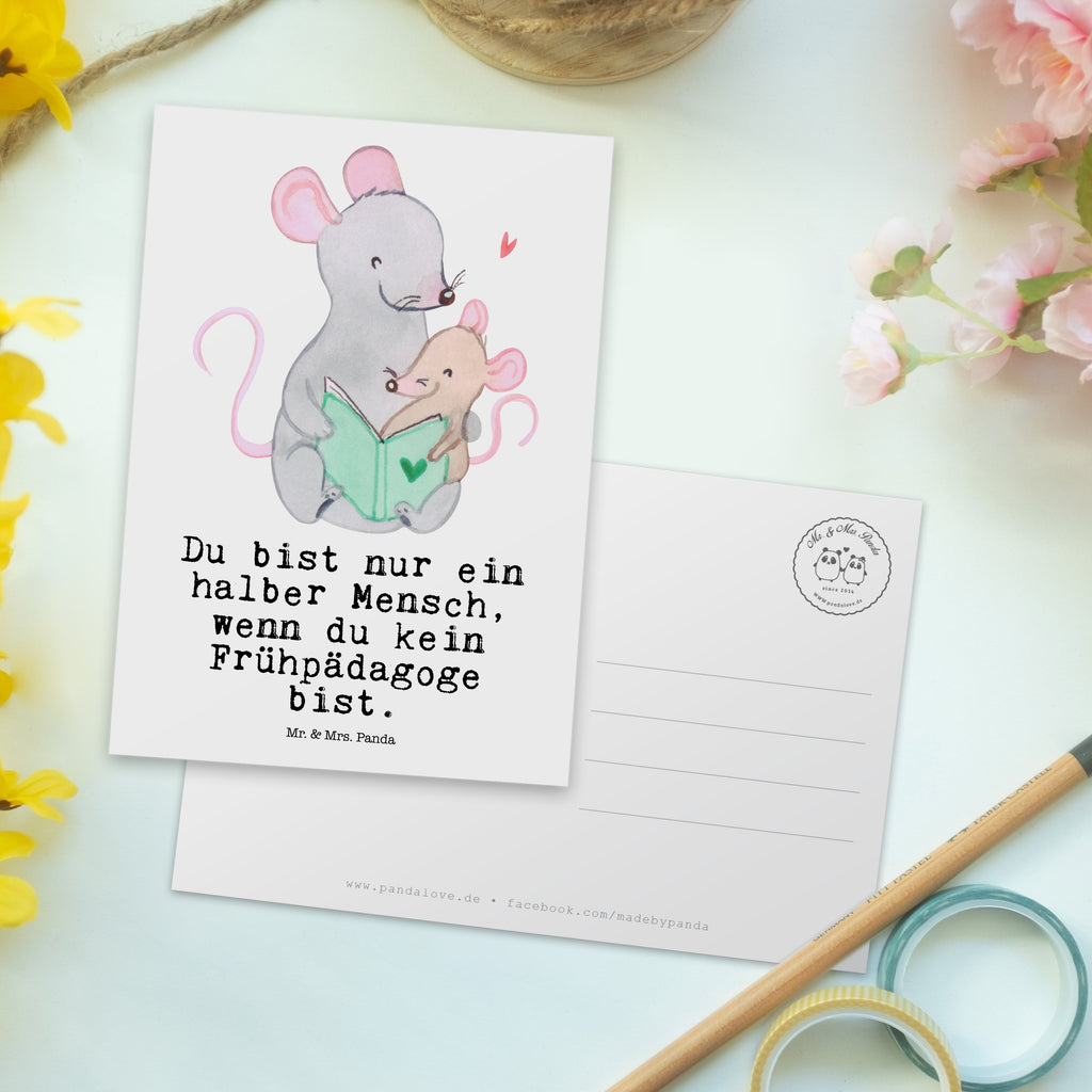 Postkarte Frühpädagoge mit Herz Postkarte, Karte, Geschenkkarte, Grußkarte, Einladung, Ansichtskarte, Geburtstagskarte, Einladungskarte, Dankeskarte, Ansichtskarten, Einladung Geburtstag, Einladungskarten Geburtstag, Beruf, Ausbildung, Jubiläum, Abschied, Rente, Kollege, Kollegin, Geschenk, Schenken, Arbeitskollege, Mitarbeiter, Firma, Danke, Dankeschön, Frühpädagoge, Frühpädagogik, Studium