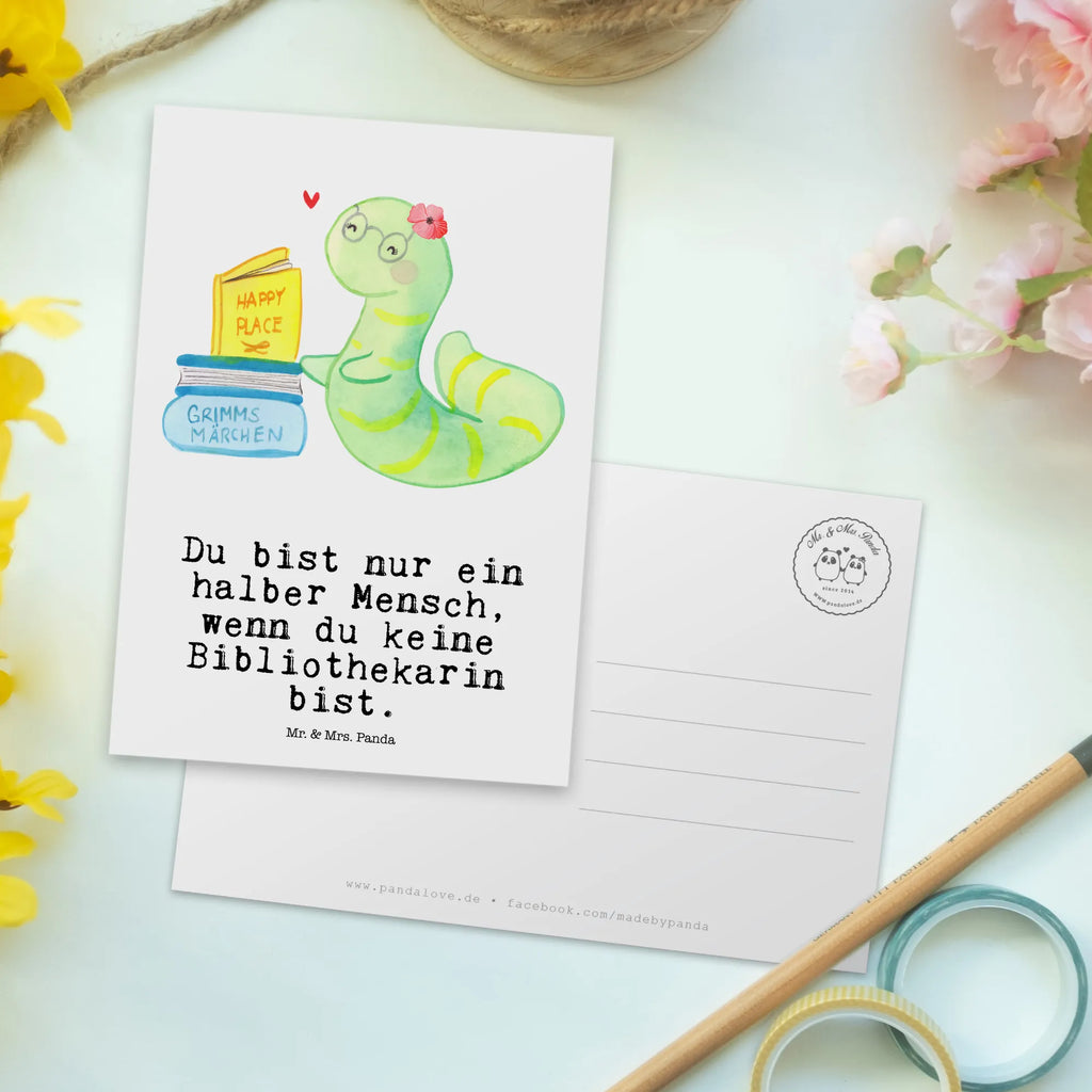 Postkarte Bibliothekarin Herz Postkarte, Karte, Geschenkkarte, Grußkarte, Einladung, Ansichtskarte, Geburtstagskarte, Einladungskarte, Dankeskarte, Ansichtskarten, Einladung Geburtstag, Einladungskarten Geburtstag, Beruf, Ausbildung, Jubiläum, Abschied, Rente, Kollege, Kollegin, Geschenk, Schenken, Arbeitskollege, Mitarbeiter, Firma, Danke, Dankeschön, Bibliothekarin, Buchhandlung, Bibliothek, Bücherwurm, Leseratte, Bücherliebe