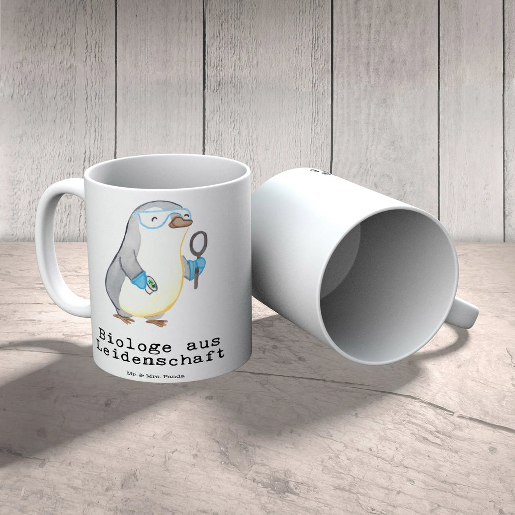 Tasse Biologe aus Leidenschaft Tasse, Kaffeetasse, Teetasse, Becher, Kaffeebecher, Teebecher, Keramiktasse, Porzellantasse, Büro Tasse, Geschenk Tasse, Tasse Sprüche, Tasse Motive, Kaffeetassen, Tasse bedrucken, Designer Tasse, Cappuccino Tassen, Schöne Teetassen, Beruf, Ausbildung, Jubiläum, Abschied, Rente, Kollege, Kollegin, Geschenk, Schenken, Arbeitskollege, Mitarbeiter, Firma, Danke, Dankeschön, Biologe, Biologie, Naturwissenschaftler, Labor, Studium, Bachelor, Master