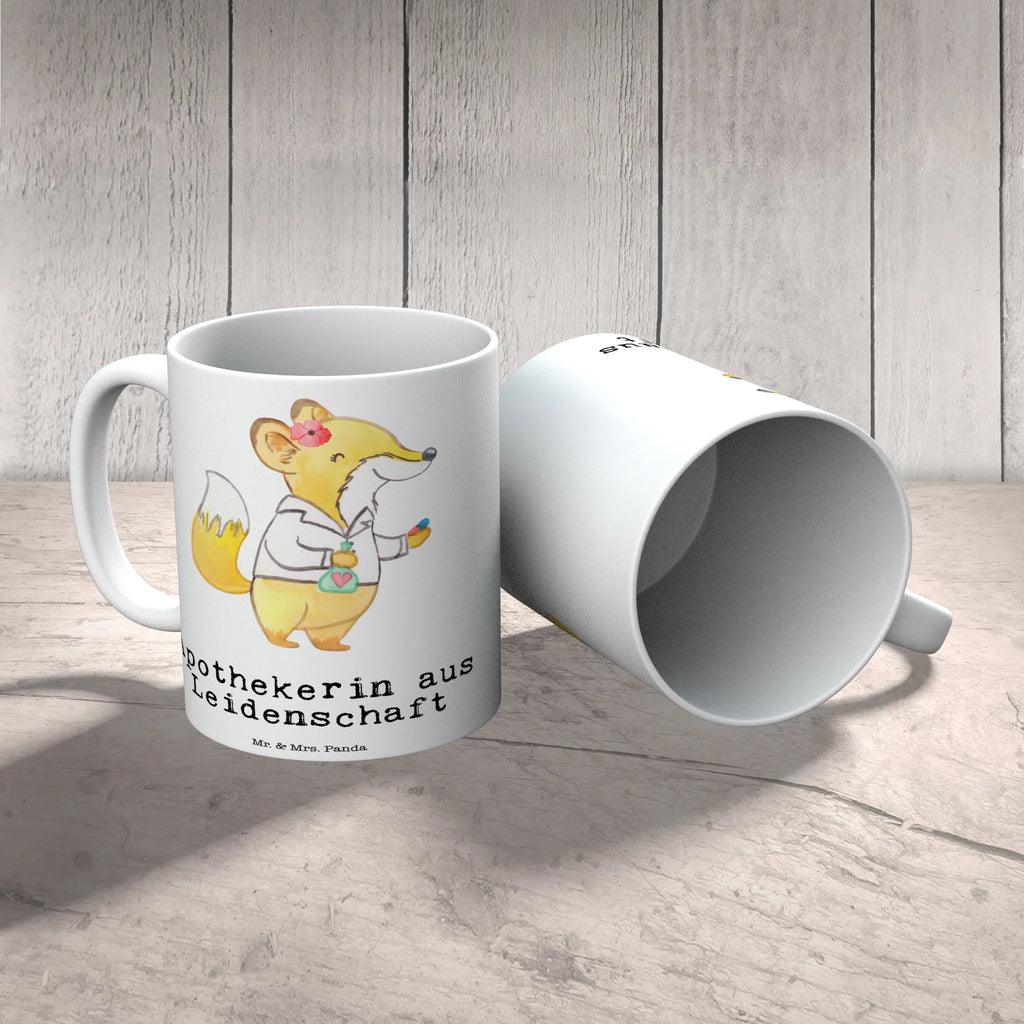 Tasse Apothekerin aus Leidenschaft Tasse, Kaffeetasse, Teetasse, Becher, Kaffeebecher, Teebecher, Keramiktasse, Porzellantasse, Büro Tasse, Geschenk Tasse, Tasse Sprüche, Tasse Motive, Kaffeetassen, Tasse bedrucken, Designer Tasse, Cappuccino Tassen, Schöne Teetassen, Beruf, Ausbildung, Jubiläum, Abschied, Rente, Kollege, Kollegin, Geschenk, Schenken, Arbeitskollege, Mitarbeiter, Firma, Danke, Dankeschön, Apothekerin, Pharmazie, Staatsexamen, Approbation, Eröffnung Apotheke