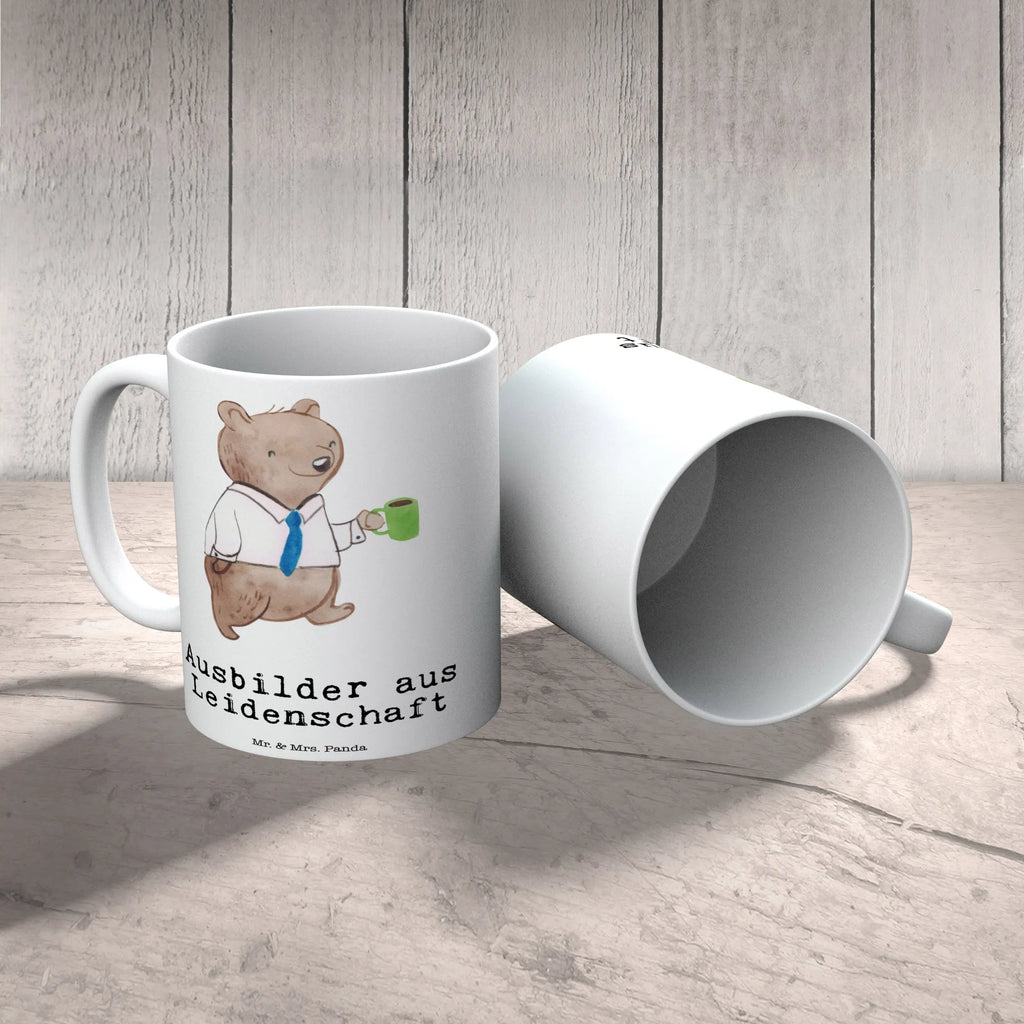 Tasse Ausbilder aus Leidenschaft Tasse, Kaffeetasse, Teetasse, Becher, Kaffeebecher, Teebecher, Keramiktasse, Porzellantasse, Büro Tasse, Geschenk Tasse, Tasse Sprüche, Tasse Motive, Kaffeetassen, Tasse bedrucken, Designer Tasse, Cappuccino Tassen, Schöne Teetassen, Beruf, Ausbildung, Jubiläum, Abschied, Rente, Kollege, Kollegin, Geschenk, Schenken, Arbeitskollege, Mitarbeiter, Firma, Danke, Dankeschön, Ausbilder, Tutor, Ausbilderprüfung