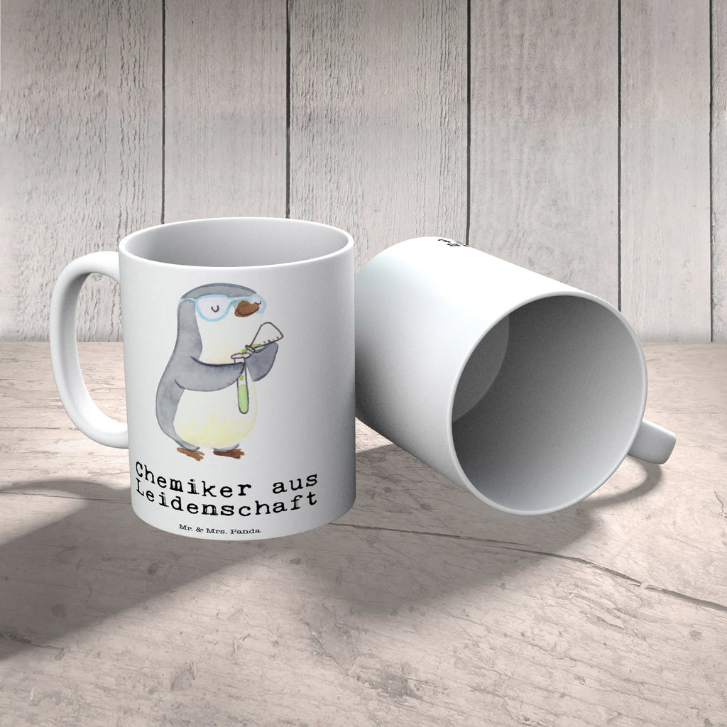 Tasse Chemiker aus Leidenschaft Tasse, Kaffeetasse, Teetasse, Becher, Kaffeebecher, Teebecher, Keramiktasse, Porzellantasse, Büro Tasse, Geschenk Tasse, Tasse Sprüche, Tasse Motive, Kaffeetassen, Tasse bedrucken, Designer Tasse, Cappuccino Tassen, Schöne Teetassen, Beruf, Ausbildung, Jubiläum, Abschied, Rente, Kollege, Kollegin, Geschenk, Schenken, Arbeitskollege, Mitarbeiter, Firma, Danke, Dankeschön, Chemiker, Chemielaborant, Naturwissenschaftler, Labor, Studium, Forschung, Wissenschaftler