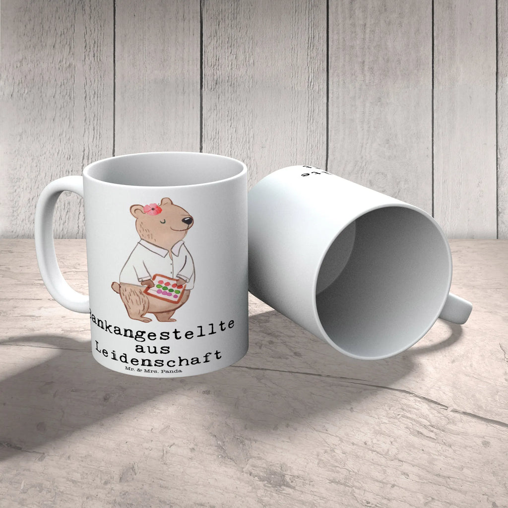 Tasse Bankangestellte aus Leidenschaft Tasse, Kaffeetasse, Teetasse, Becher, Kaffeebecher, Teebecher, Keramiktasse, Porzellantasse, Büro Tasse, Geschenk Tasse, Tasse Sprüche, Tasse Motive, Kaffeetassen, Tasse bedrucken, Designer Tasse, Cappuccino Tassen, Schöne Teetassen, Beruf, Ausbildung, Jubiläum, Abschied, Rente, Kollege, Kollegin, Geschenk, Schenken, Arbeitskollege, Mitarbeiter, Firma, Danke, Dankeschön, Bankangestellte, Bankfachfrau, Bänkerin, Bankberaterin