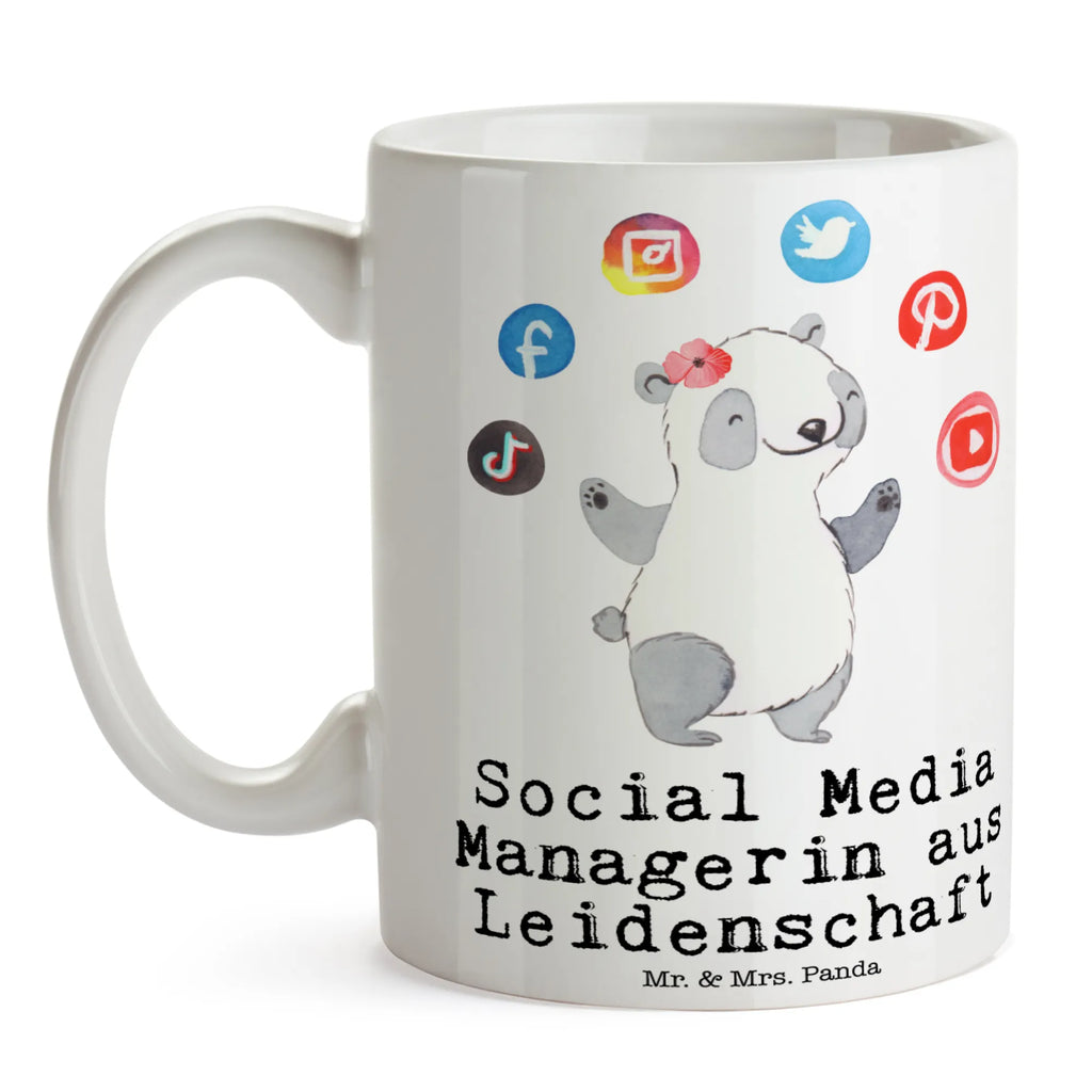 Tasse Social Media Managerin aus Leidenschaft Tasse, Kaffeetasse, Teetasse, Becher, Kaffeebecher, Teebecher, Keramiktasse, Porzellantasse, Büro Tasse, Geschenk Tasse, Tasse Sprüche, Tasse Motive, Kaffeetassen, Tasse bedrucken, Designer Tasse, Cappuccino Tassen, Schöne Teetassen, Beruf, Ausbildung, Jubiläum, Abschied, Rente, Kollege, Kollegin, Geschenk, Schenken, Arbeitskollege, Mitarbeiter, Firma, Danke, Dankeschön