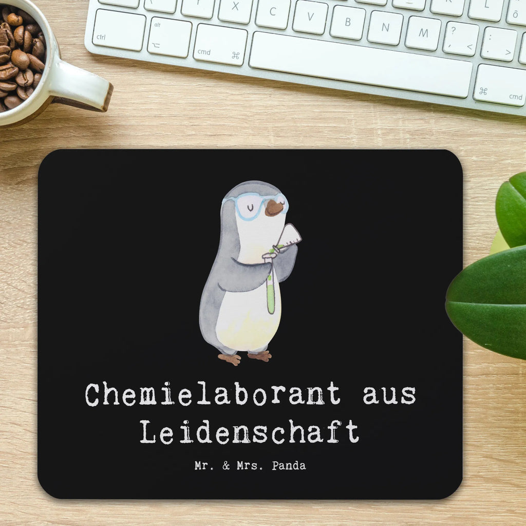 Mauspad Chemielaborant aus Leidenschaft Mousepad, Computer zubehör, Büroausstattung, PC Zubehör, Arbeitszimmer, Mauspad, Einzigartiges Mauspad, Designer Mauspad, Mausunterlage, Mauspad Büro, Beruf, Ausbildung, Jubiläum, Abschied, Rente, Kollege, Kollegin, Geschenk, Schenken, Arbeitskollege, Mitarbeiter, Firma, Danke, Dankeschön, Chemiker, Chemielaborant, Naturwissenschaftler, Labor, Studium, Forschung, Wissenschaftler