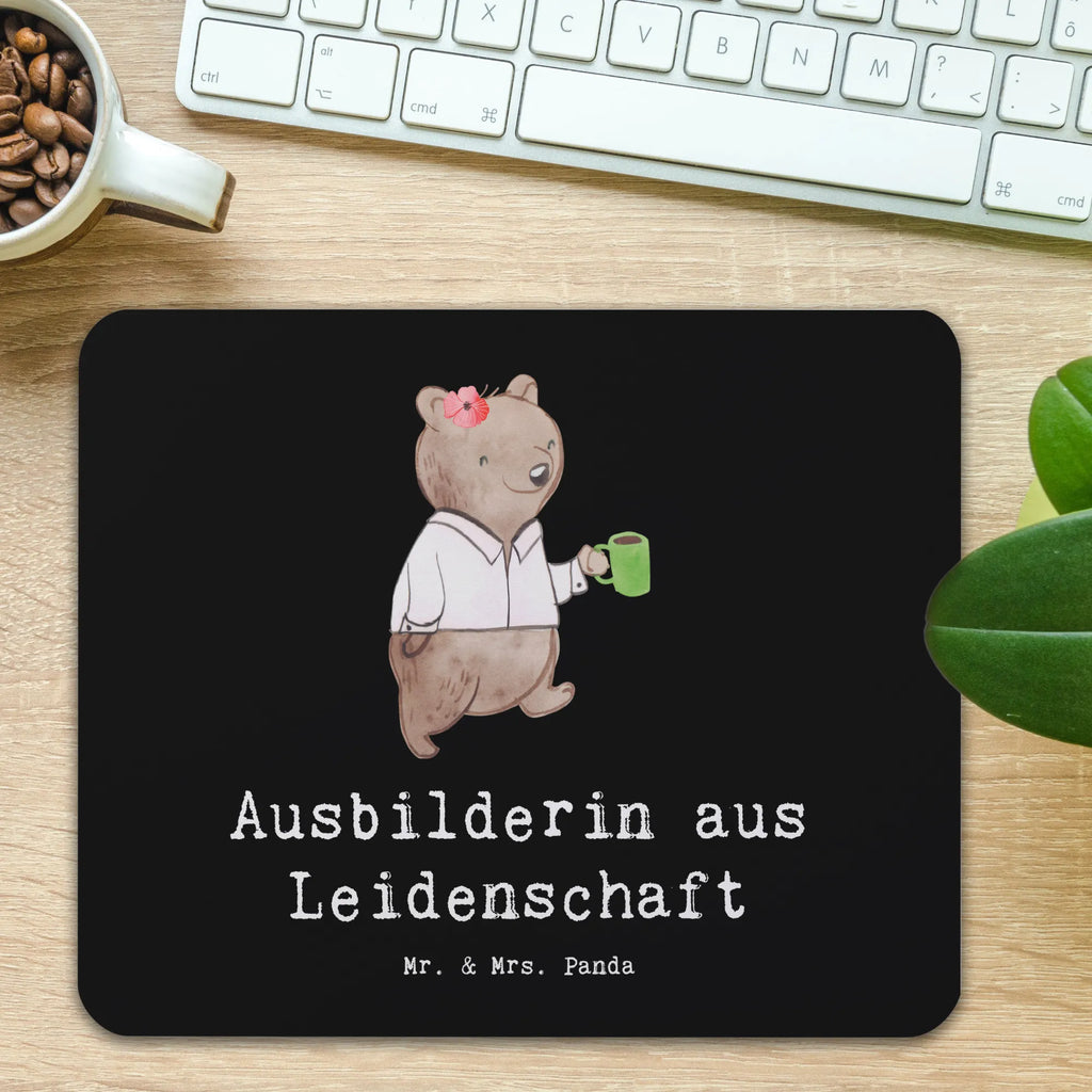 Mauspad Ausbilderin aus Leidenschaft Mousepad, Computer zubehör, Büroausstattung, PC Zubehör, Arbeitszimmer, Mauspad, Einzigartiges Mauspad, Designer Mauspad, Mausunterlage, Mauspad Büro, Beruf, Ausbildung, Jubiläum, Abschied, Rente, Kollege, Kollegin, Geschenk, Schenken, Arbeitskollege, Mitarbeiter, Firma, Danke, Dankeschön, Ausbilderin, Tutorin, Ausbilderprüfung