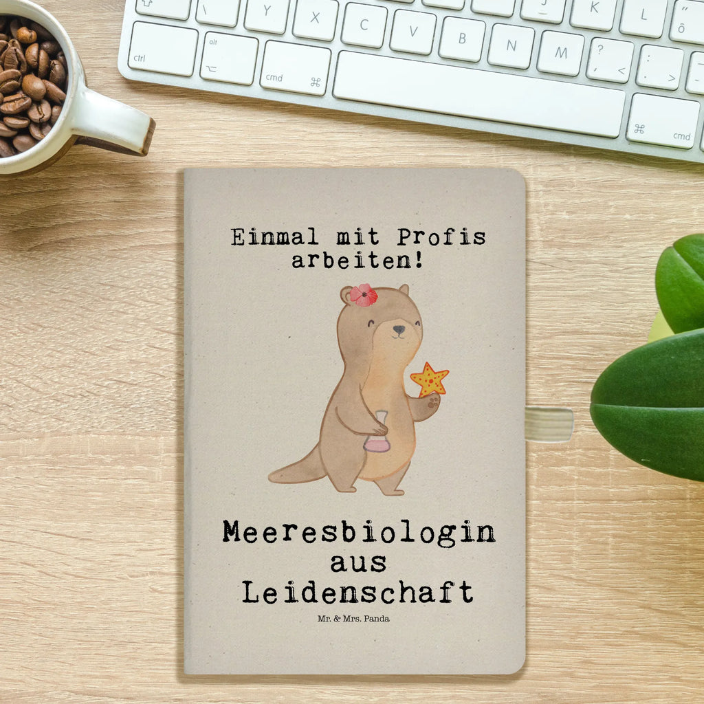 Baumwoll Notizbuch Meeresbiologin aus Leidenschaft Notizen, Eintragebuch, Tagebuch, Notizblock, Adressbuch, Journal, Kladde, Skizzenbuch, Notizheft, Schreibbuch, Schreibheft, Beruf, Ausbildung, Jubiläum, Abschied, Rente, Kollege, Kollegin, Geschenk, Schenken, Arbeitskollege, Mitarbeiter, Firma, Danke, Dankeschön, Meeresbiologin, Meereskundlerin, Naturwissenschaftlerin, Meeresforscherin, maritime Forschung, Studium