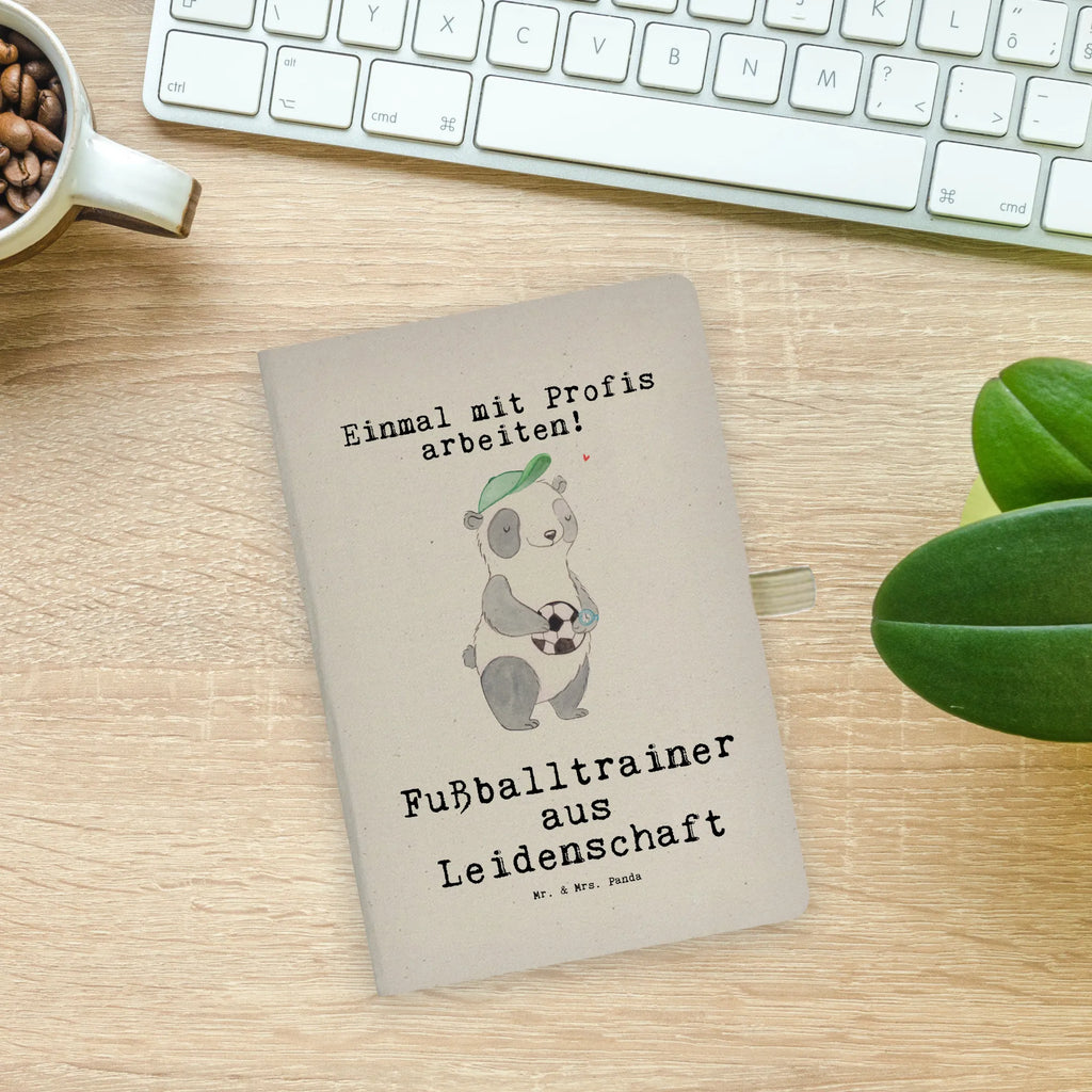 Baumwoll Notizbuch Fußballtrainer aus Leidenschaft Notizen, Eintragebuch, Tagebuch, Notizblock, Adressbuch, Journal, Kladde, Skizzenbuch, Notizheft, Schreibbuch, Schreibheft, Beruf, Ausbildung, Jubiläum, Abschied, Rente, Kollege, Kollegin, Geschenk, Schenken, Arbeitskollege, Mitarbeiter, Firma, Danke, Dankeschön, Fußballtrainer, Fußballspiel, Glücksbringer, Verein Fußball