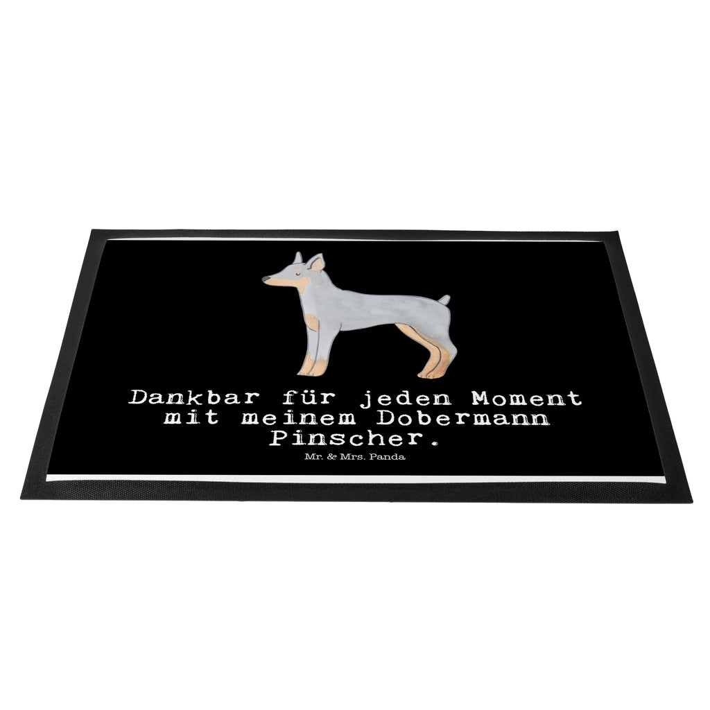 Fußmatte Dobermann Pinscher Moment Türvorleger, Schmutzmatte, Fußabtreter, Matte, Schmutzfänger, Fußabstreifer, Schmutzfangmatte, Türmatte, Motivfußmatte, Haustürmatte, Vorleger, Fussmatten, Fußmatten, Gummimatte, Fußmatte außen, Fußmatte innen, Fussmatten online, Gummi Matte, Sauberlaufmatte, Fußmatte waschbar, Fußmatte outdoor, Schmutzfangmatte waschbar, Eingangsteppich, Fußabstreifer außen, Fußabtreter außen, Schmutzfangteppich, Fußmatte außen wetterfest, Hund, Hunderasse, Rassehund, Hundebesitzer, Geschenk, Tierfreund, Schenken, Welpe, Dobermann Pinscher