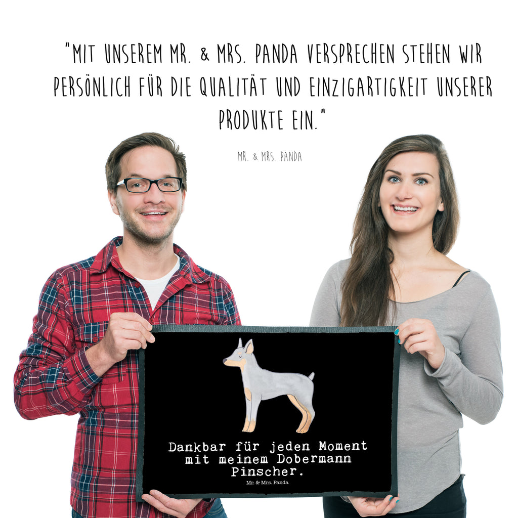 Fußmatte Dobermann Pinscher Moment Türvorleger, Schmutzmatte, Fußabtreter, Matte, Schmutzfänger, Fußabstreifer, Schmutzfangmatte, Türmatte, Motivfußmatte, Haustürmatte, Vorleger, Fussmatten, Fußmatten, Gummimatte, Fußmatte außen, Fußmatte innen, Fussmatten online, Gummi Matte, Sauberlaufmatte, Fußmatte waschbar, Fußmatte outdoor, Schmutzfangmatte waschbar, Eingangsteppich, Fußabstreifer außen, Fußabtreter außen, Schmutzfangteppich, Fußmatte außen wetterfest, Hund, Hunderasse, Rassehund, Hundebesitzer, Geschenk, Tierfreund, Schenken, Welpe, Dobermann Pinscher