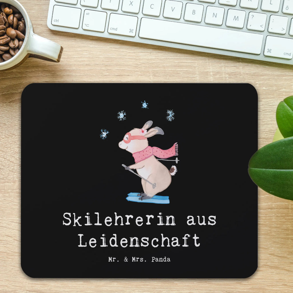 Mauspad Skilehrerin aus Leidenschaft Mousepad, Computer zubehör, Büroausstattung, PC Zubehör, Arbeitszimmer, Mauspad, Einzigartiges Mauspad, Designer Mauspad, Mausunterlage, Mauspad Büro, Beruf, Ausbildung, Jubiläum, Abschied, Rente, Kollege, Kollegin, Geschenk, Schenken, Arbeitskollege, Mitarbeiter, Firma, Danke, Dankeschön