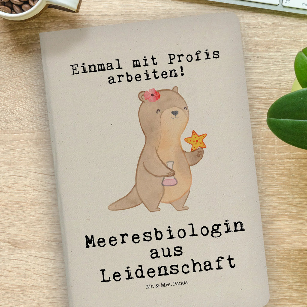 Baumwoll Notizbuch Meeresbiologin aus Leidenschaft Notizen, Eintragebuch, Tagebuch, Notizblock, Adressbuch, Journal, Kladde, Skizzenbuch, Notizheft, Schreibbuch, Schreibheft, Beruf, Ausbildung, Jubiläum, Abschied, Rente, Kollege, Kollegin, Geschenk, Schenken, Arbeitskollege, Mitarbeiter, Firma, Danke, Dankeschön, Meeresbiologin, Meereskundlerin, Naturwissenschaftlerin, Meeresforscherin, maritime Forschung, Studium