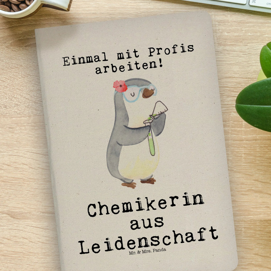 Baumwoll Notizbuch Chemikerin aus Leidenschaft Notizen, Eintragebuch, Tagebuch, Notizblock, Adressbuch, Journal, Kladde, Skizzenbuch, Notizheft, Schreibbuch, Schreibheft, Beruf, Ausbildung, Jubiläum, Abschied, Rente, Kollege, Kollegin, Geschenk, Schenken, Arbeitskollege, Mitarbeiter, Firma, Danke, Dankeschön, Chemikerin, Chemielaborantin, Naturwissenschaftlerin, Labor, Studium, Forschung, Wissenschaftlerin