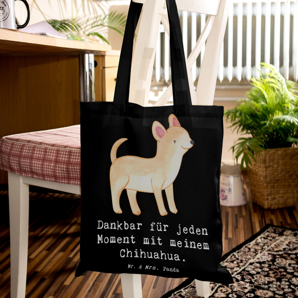 Tragetasche Chihuahua Moment Beuteltasche, Beutel, Einkaufstasche, Jutebeutel, Stoffbeutel, Tasche, Shopper, Umhängetasche, Strandtasche, Schultertasche, Stofftasche, Tragetasche, Badetasche, Jutetasche, Einkaufstüte, Laptoptasche, Hund, Hunderasse, Rassehund, Hundebesitzer, Geschenk, Tierfreund, Schenken, Welpe, Chihuahua