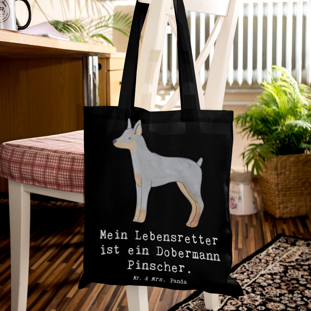 Tragetasche Dobermann Pinscher Lebensretter Beuteltasche, Beutel, Einkaufstasche, Jutebeutel, Stoffbeutel, Tasche, Shopper, Umhängetasche, Strandtasche, Schultertasche, Stofftasche, Tragetasche, Badetasche, Jutetasche, Einkaufstüte, Laptoptasche, Hund, Hunderasse, Rassehund, Hundebesitzer, Geschenk, Tierfreund, Schenken, Welpe, Dobermann Pinscher